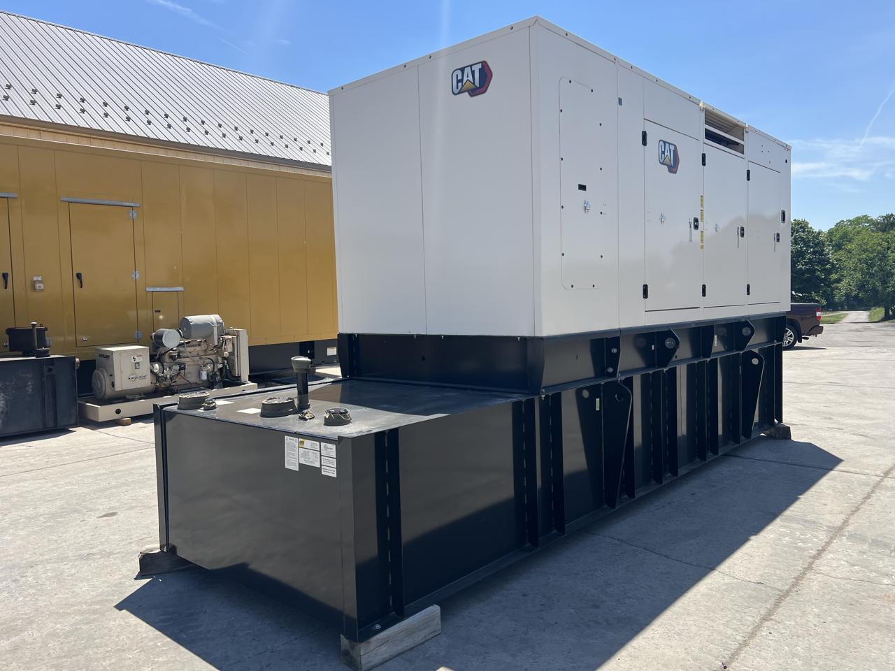 _500 kW New Cat GenSet, with Sound Attenuated Enclosure and 1200 Gal. Base Fuel Tank, Year - 2023, 2 Year Factory Warranty - Image 6