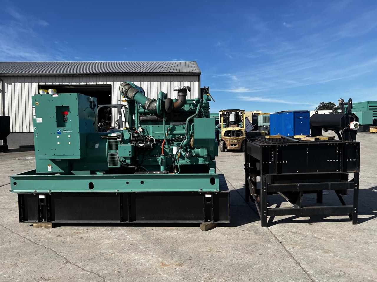 _400 kW Cummins Gen Set, with Remote Electric Radiator, KTA19 600 HP Engine, Year - 2006, 579 Hours