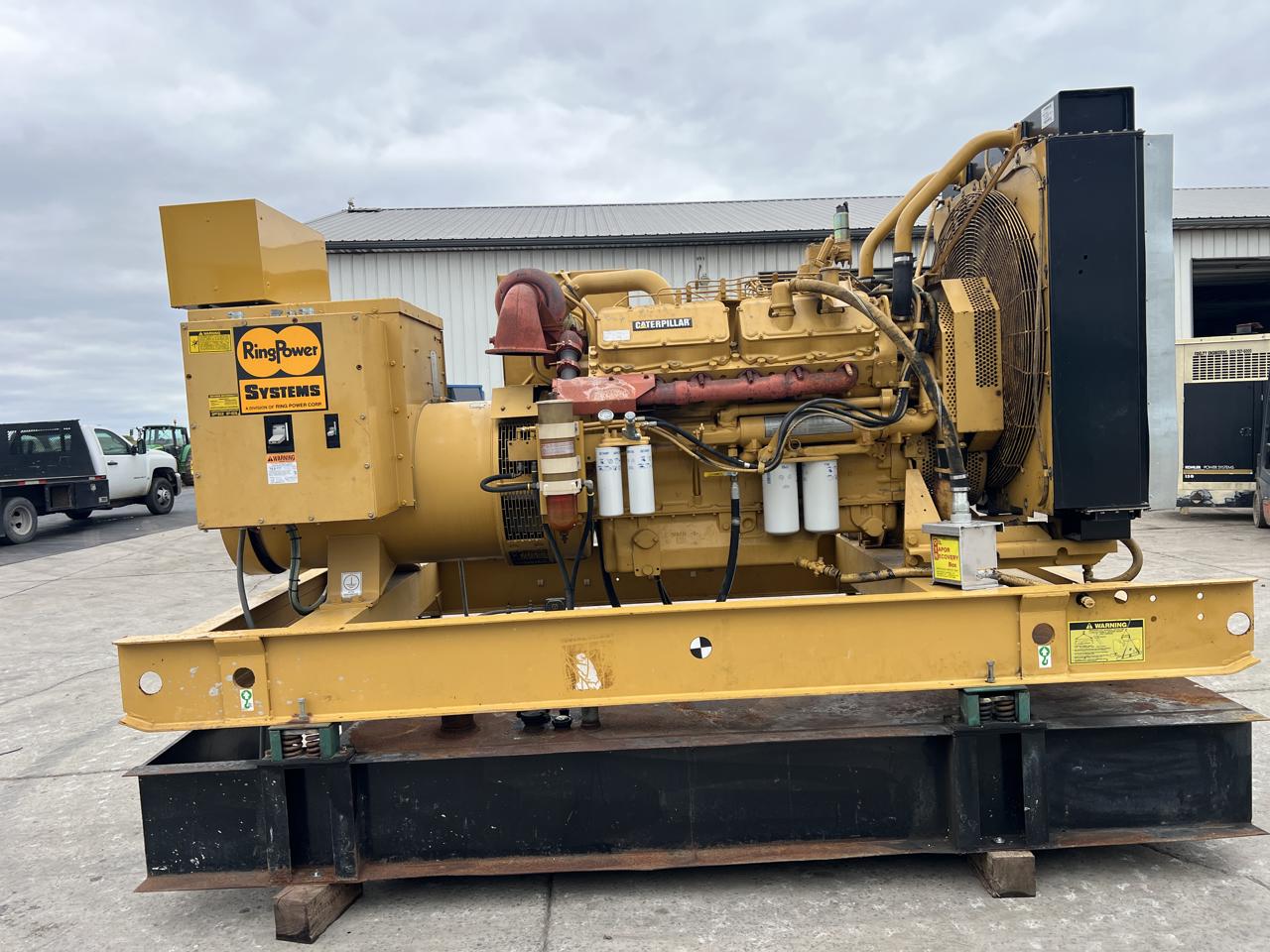 _500 kW 3412 CAT GenSet, Open Skid, 920 Hours, with Base Fuel Tank - Image 2