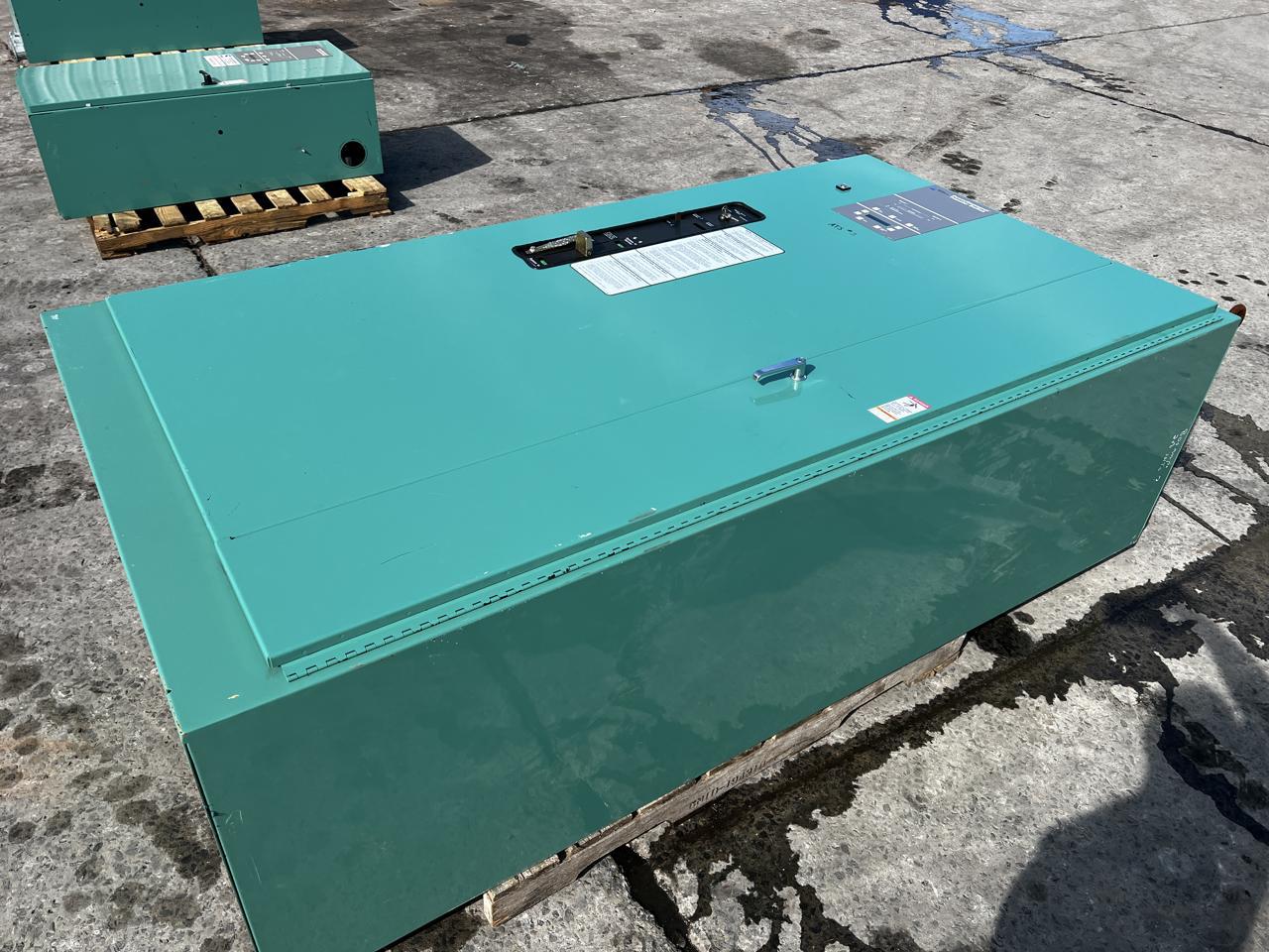 800 Amp Cummins/Onan Automatic Transfer Switch with Isolation By Pass. Nema 1 Enclosure